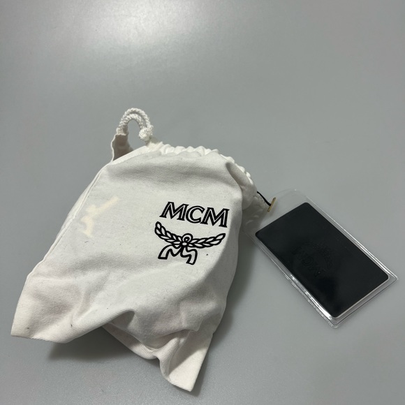 MCM Claus M Reversible Logo Belt Red One Size - Picture 7 of 7